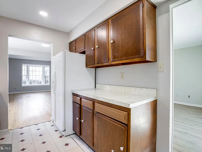 322 Clay St — Photo 13