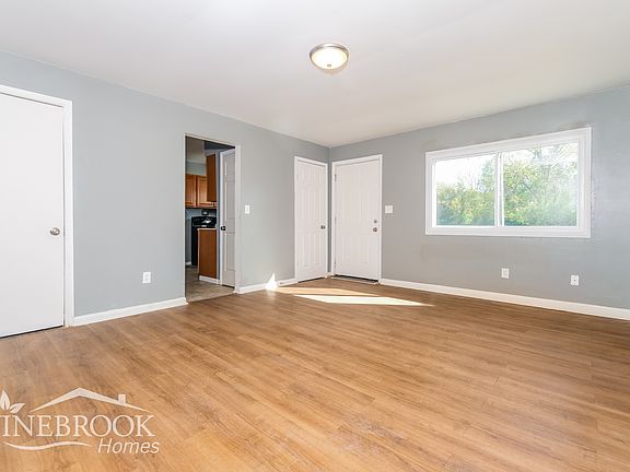 4th image of 2211 Hanna Dr
