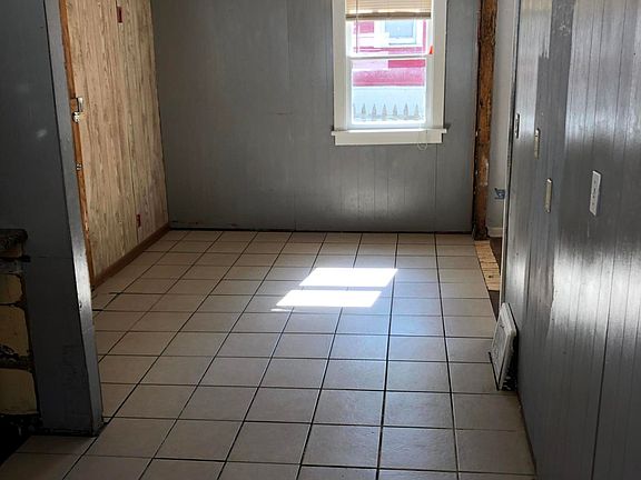 5th image of 1098 Emerson Ave