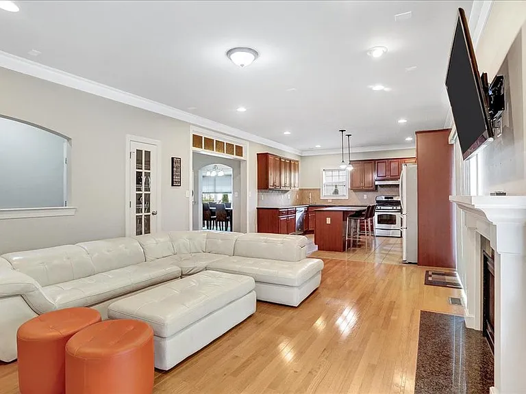 478 Barbara Dr — Photo 8