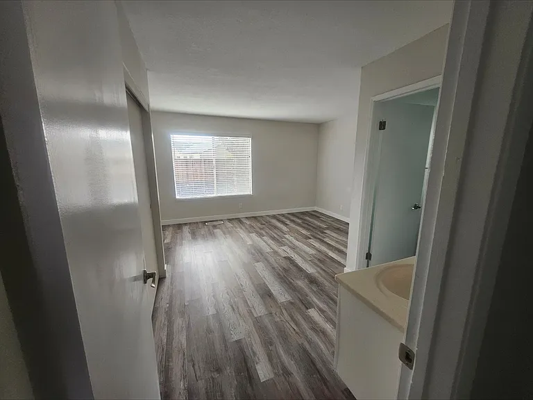 553 Covington Way — Photo 10