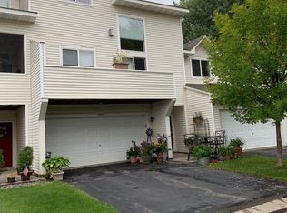 9015 Sawgrass Gln, Maple Grove, MN 55311