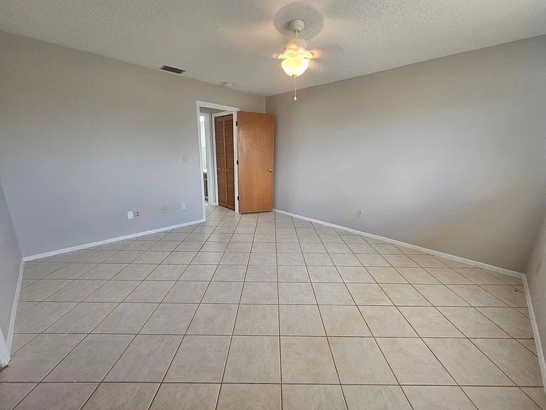A-101 1221 SE 46th Ln. — Photo 13