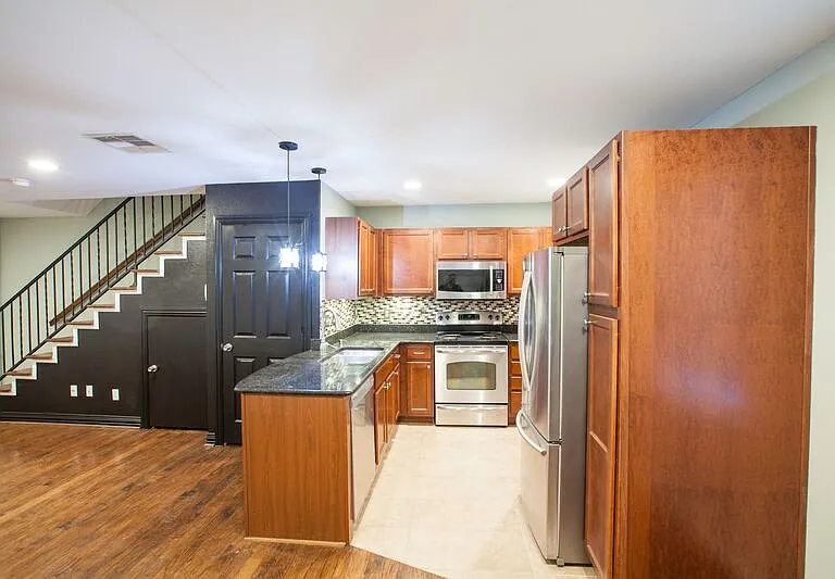 4741 Bradford Dr #B — Photo 10