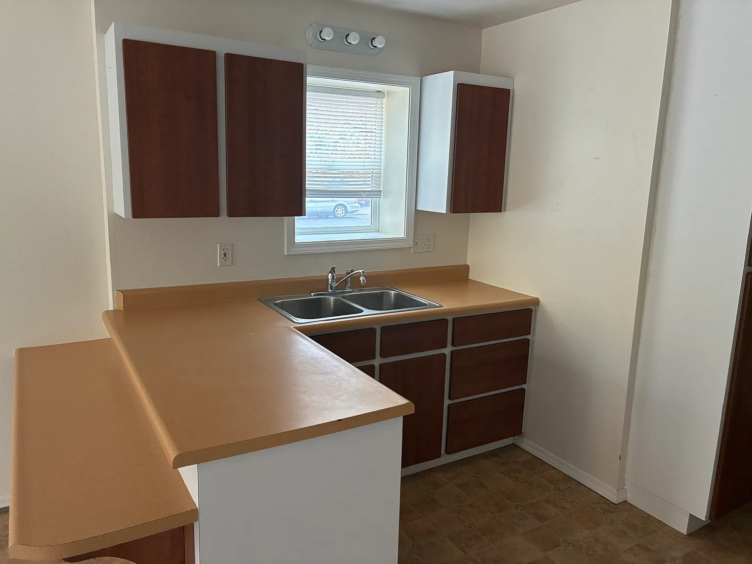 2 bed, $1,300 — Photo 4