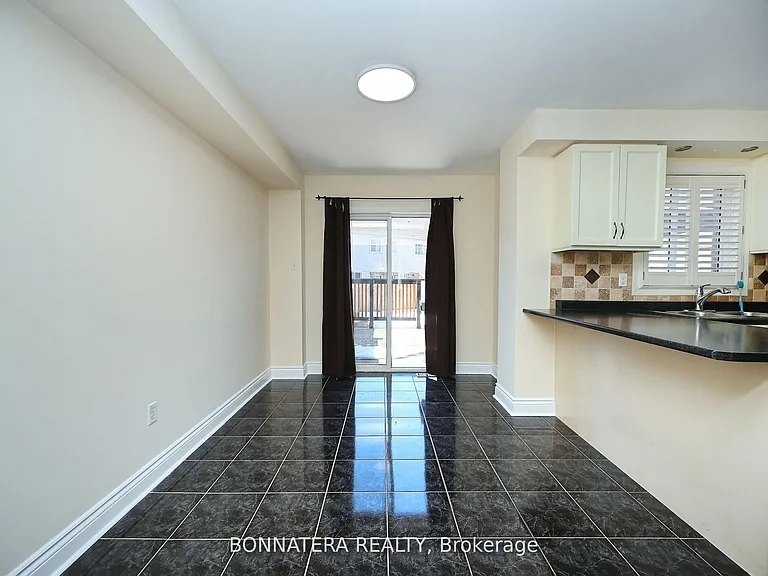 409 Hobbs Cres — Photo 16