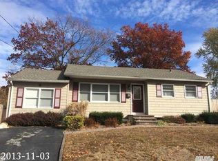 12 Win Haven Ln, Commack, NY 11725