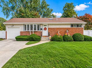 30 Janet Drive, Plainview, NY 11803