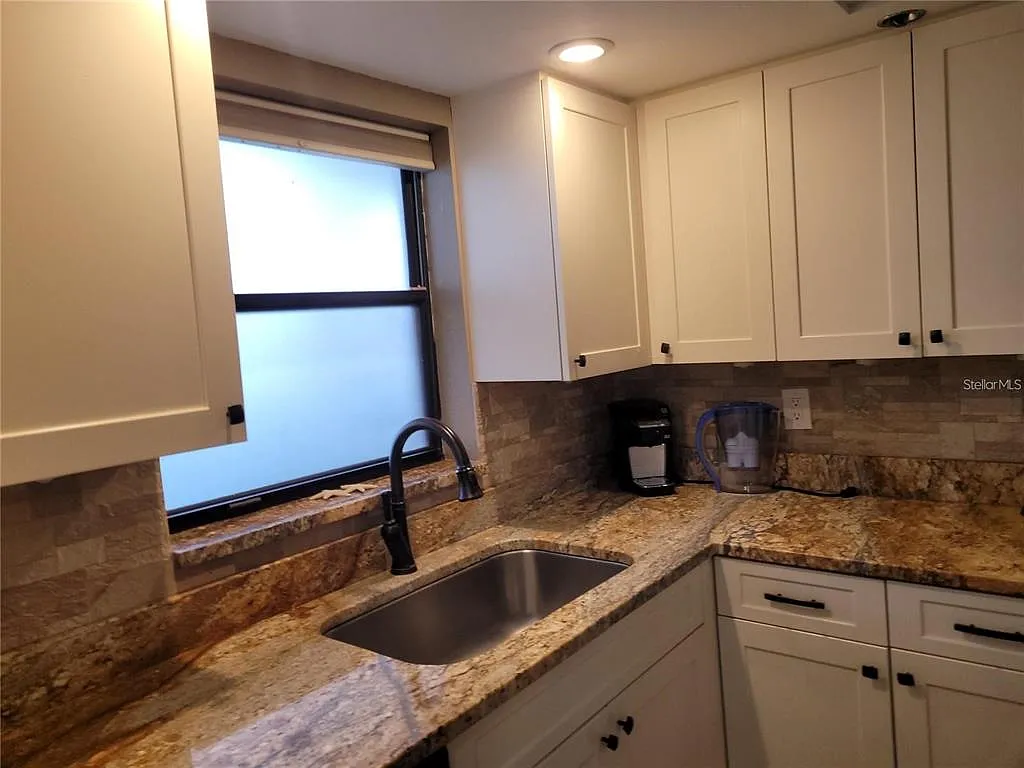 2 bed, 2.0 bath, 894 sqft, $1,700 — Photo 4