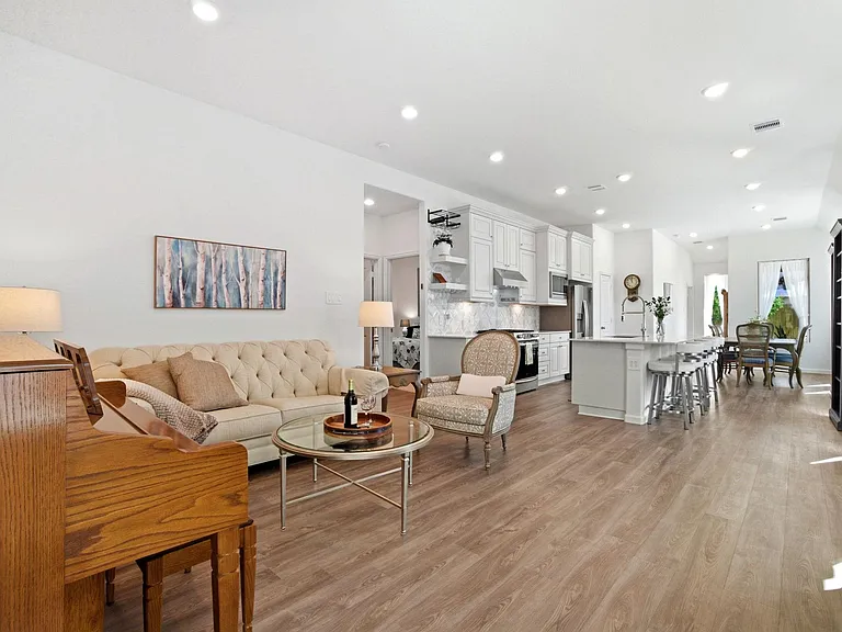 1409 Northwood Bluff Ln — Photo 4
