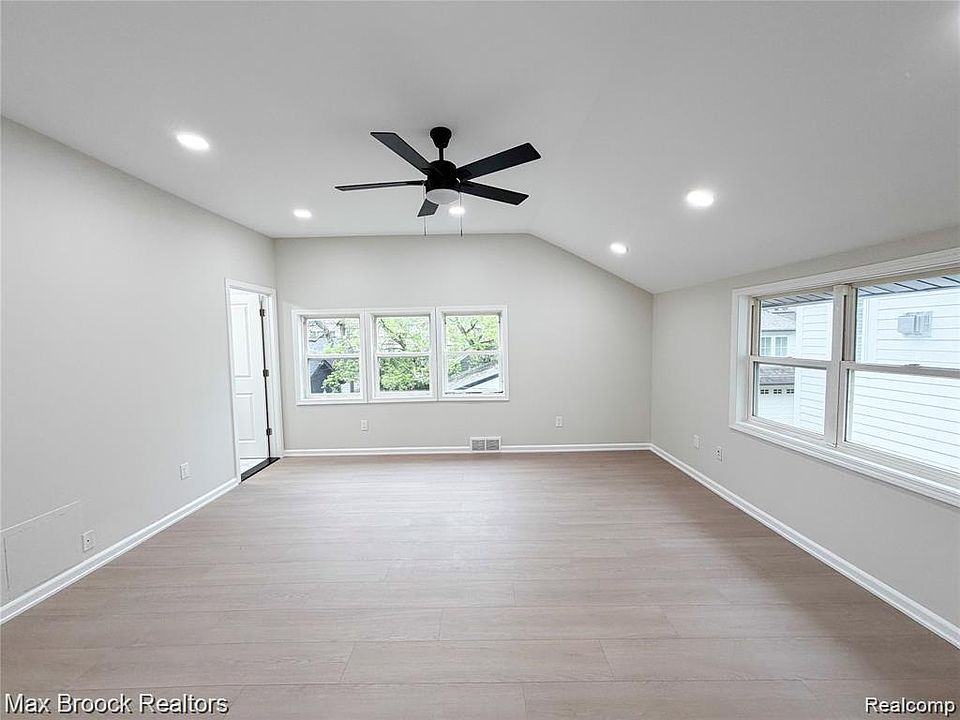 631 Humphrey Ave, photo 21