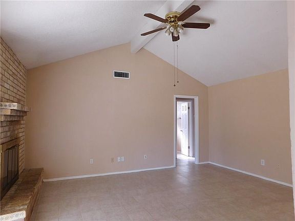 5th image of 222 Perthshire Dr