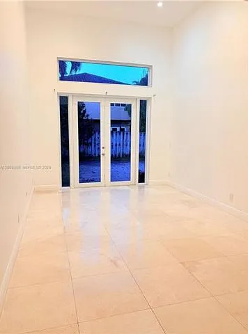 4 bed, 2.5 bath, 2093 sqft, $4,000 — Photo 3