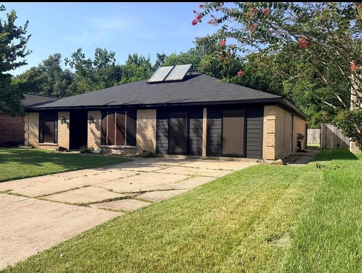 3 bed, 2.0 bath, 2035 sqft, $2,100 — Photo 1