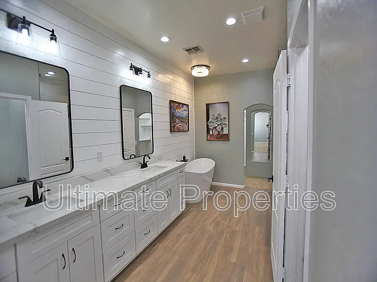 7236 W Avenida Del Rey — Photo 16