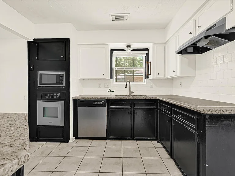 539 Belwin Dr — Photo 12