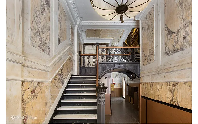 Sold by Douglas Elliman | media 24