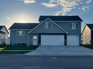 49 Mulberry Loop NE, Minot, ND 58703
