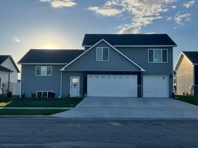 49 Mulberry Loop NE, Minot, ND, 58703