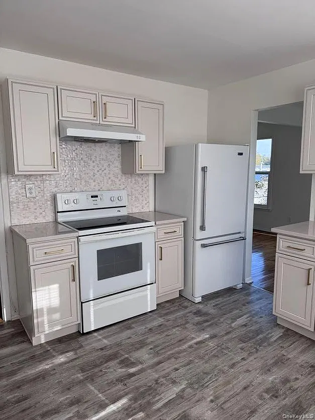 3 bed, 2.0 bath, 1200 sqft, $3,150 — Photo 3