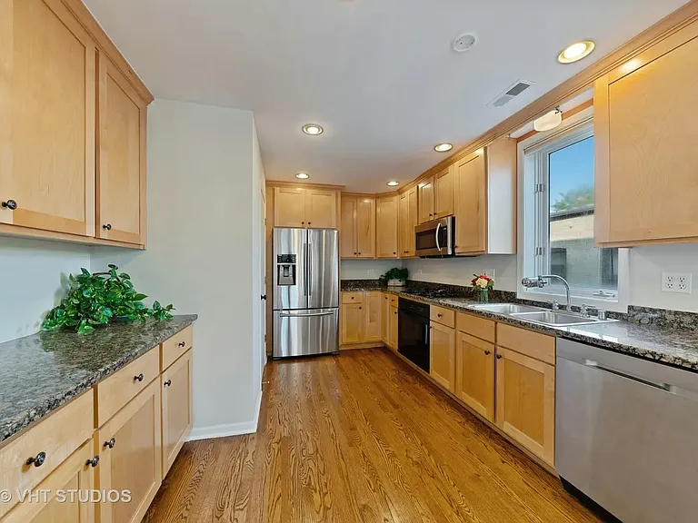 727 W Belmont Ave #10 — Photo 2