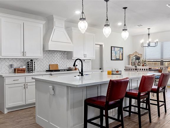 3rd image of 3000 Blackfoot Ct