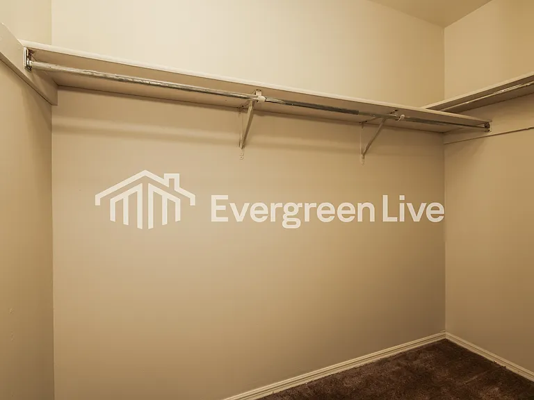 2459 Cross Village Dr — Photo 11