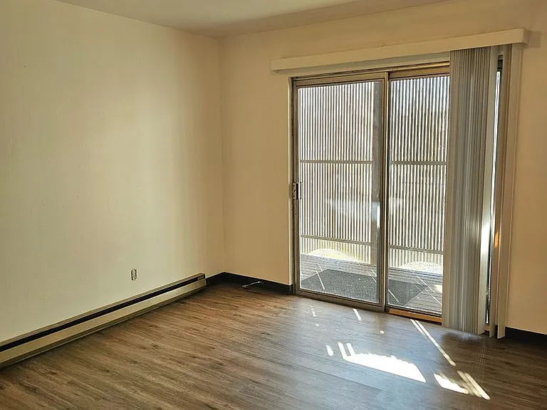 Z&Z: Patricia Building Auburn 98001 — Photo 12
