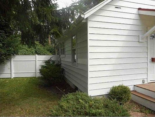 4th image of 2717 South Blvd