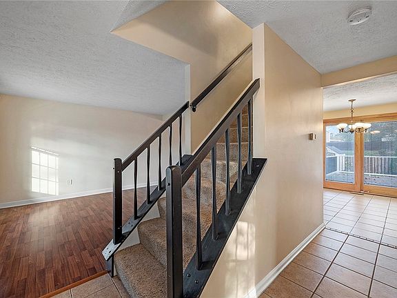 4th image of 402 Pebble Creek Dr