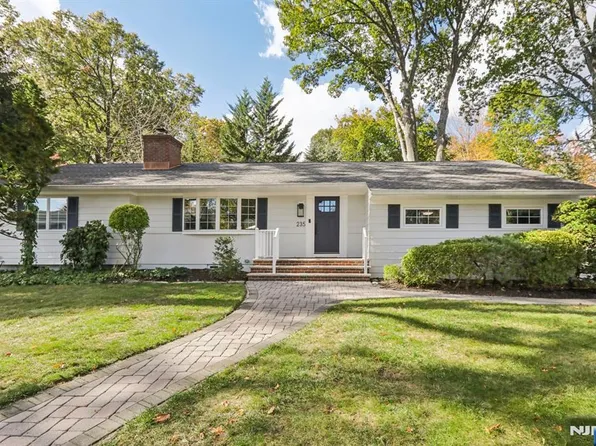235 N Franklin Tpke, Ho Ho Kus, NJ 07423