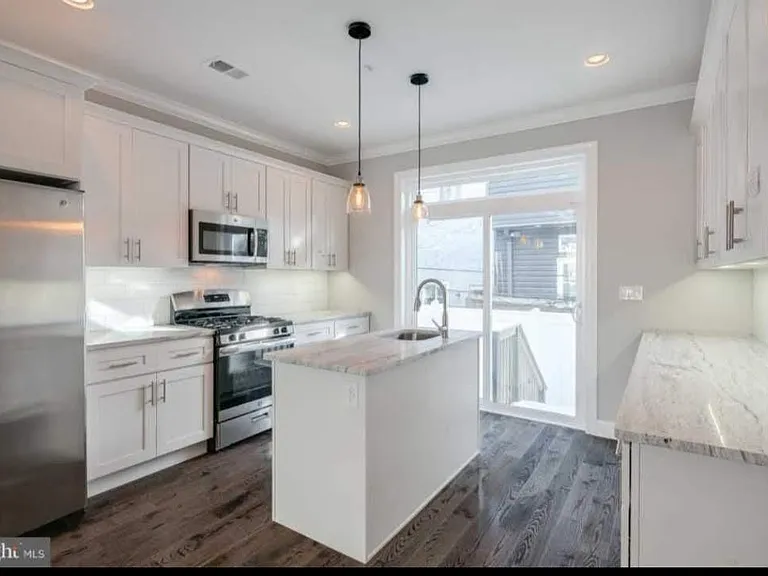 1529 S Lambert St — Photo 1