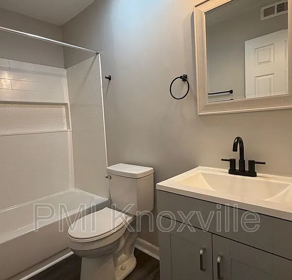 123 Ingersoll Ave #2 — Photo 6