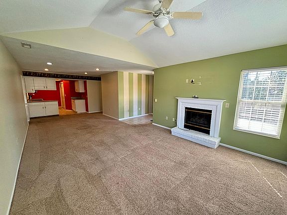 3rd image of 36 Woodberry Dr