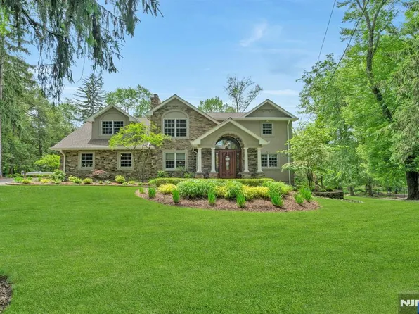 20 W Crescent Ave, Mahwah, NJ 07430