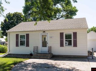 121 N Park Ln, Le Sueur, MN 56058