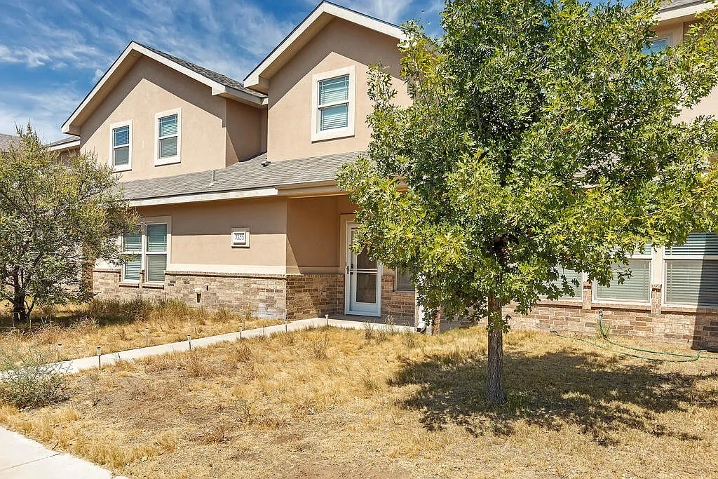 3 bed, 2.0 bath, 1301 sqft, $2,500 — Photo 3