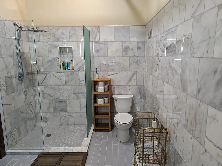 Upstairs full bathroom