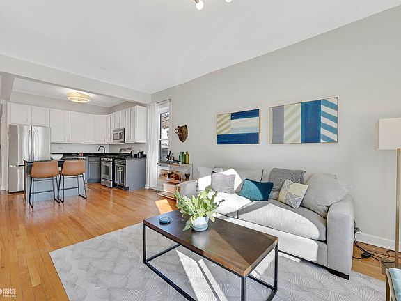 5th image of 2916 W Berteau Ave #1