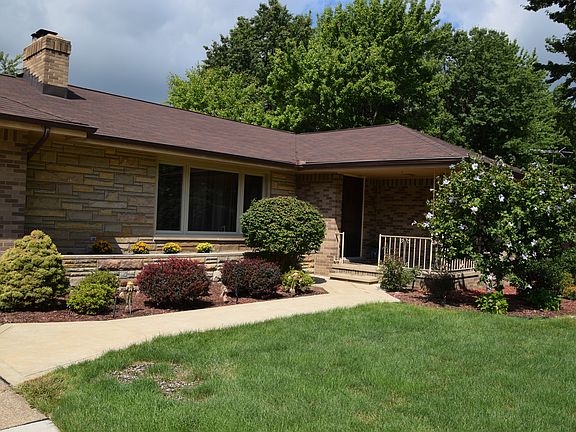 3rd image of 2246 Garden Dr