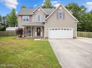119 Hunt Dr, Hubert, NC 28539