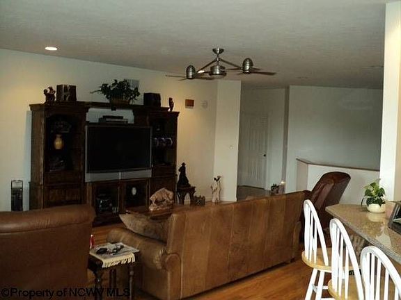 3rd image of 202 Van Tassel Ct