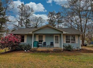 320 S Lawrence Ave, Seneca, SC 29678