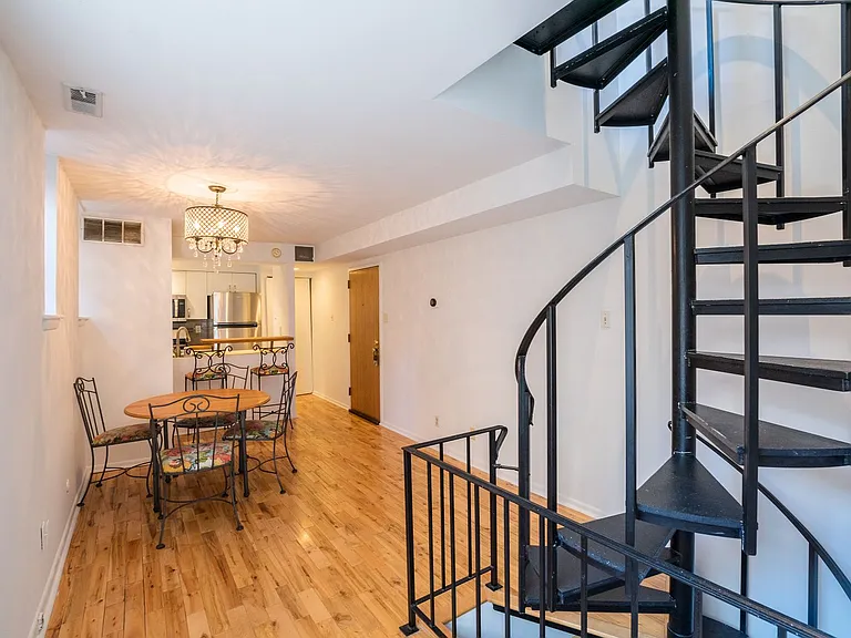 1137 Pine St #103 — Photo 11