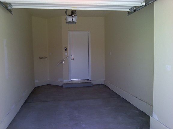 Unit's 1 Car Garage
