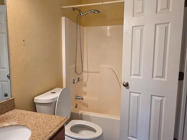 121 Amelia Ct — Photo 8