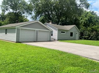 117 Edgewood Dr, Belleville, IL 62223