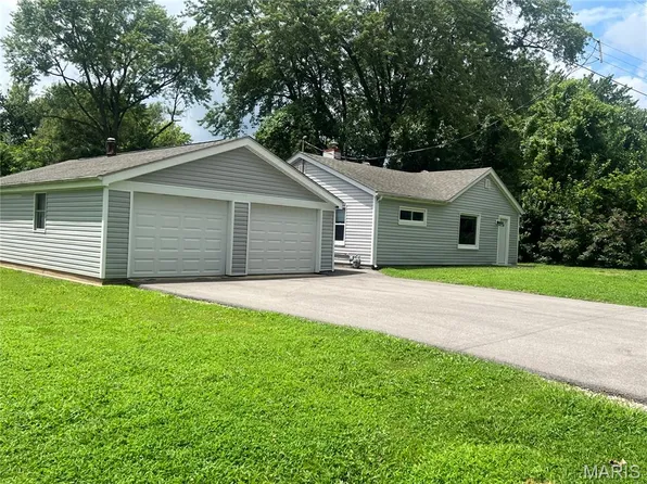 117 Edgewood Dr, Belleville, IL 62223