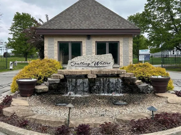 46 Levanno Dr, Crown Point, IN 46307