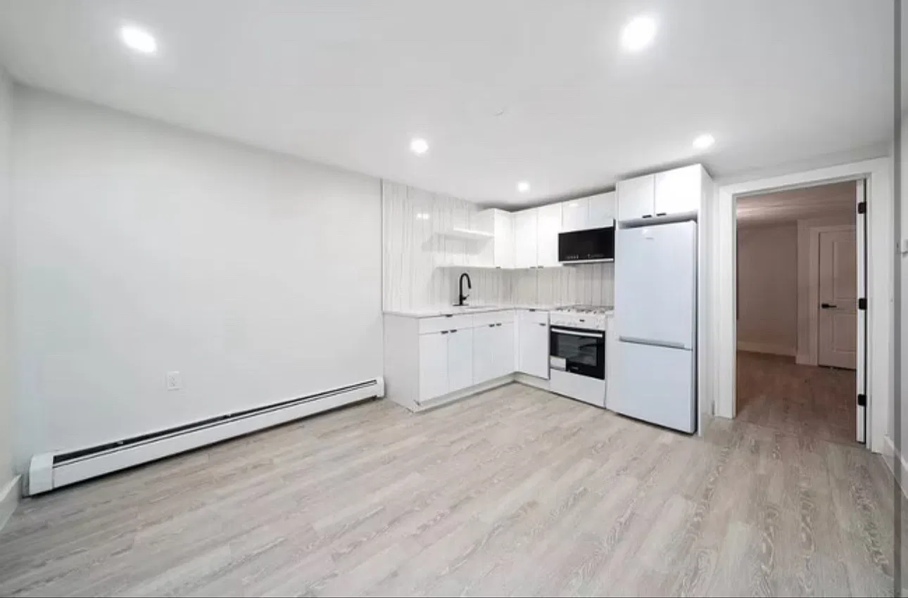 3 bed, $2,500 — Photo 1